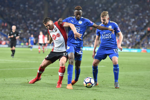 与此类似 与此类似