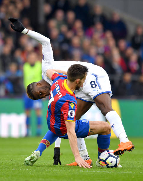 他奔跑至球 他奔跑至球